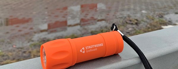 Feburar 2021 – Taschenlampen für Kinder beim Kinderzaun am Stadtwerke-Bikepark